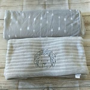 Grey Lion and Arrow fleece blanket set
